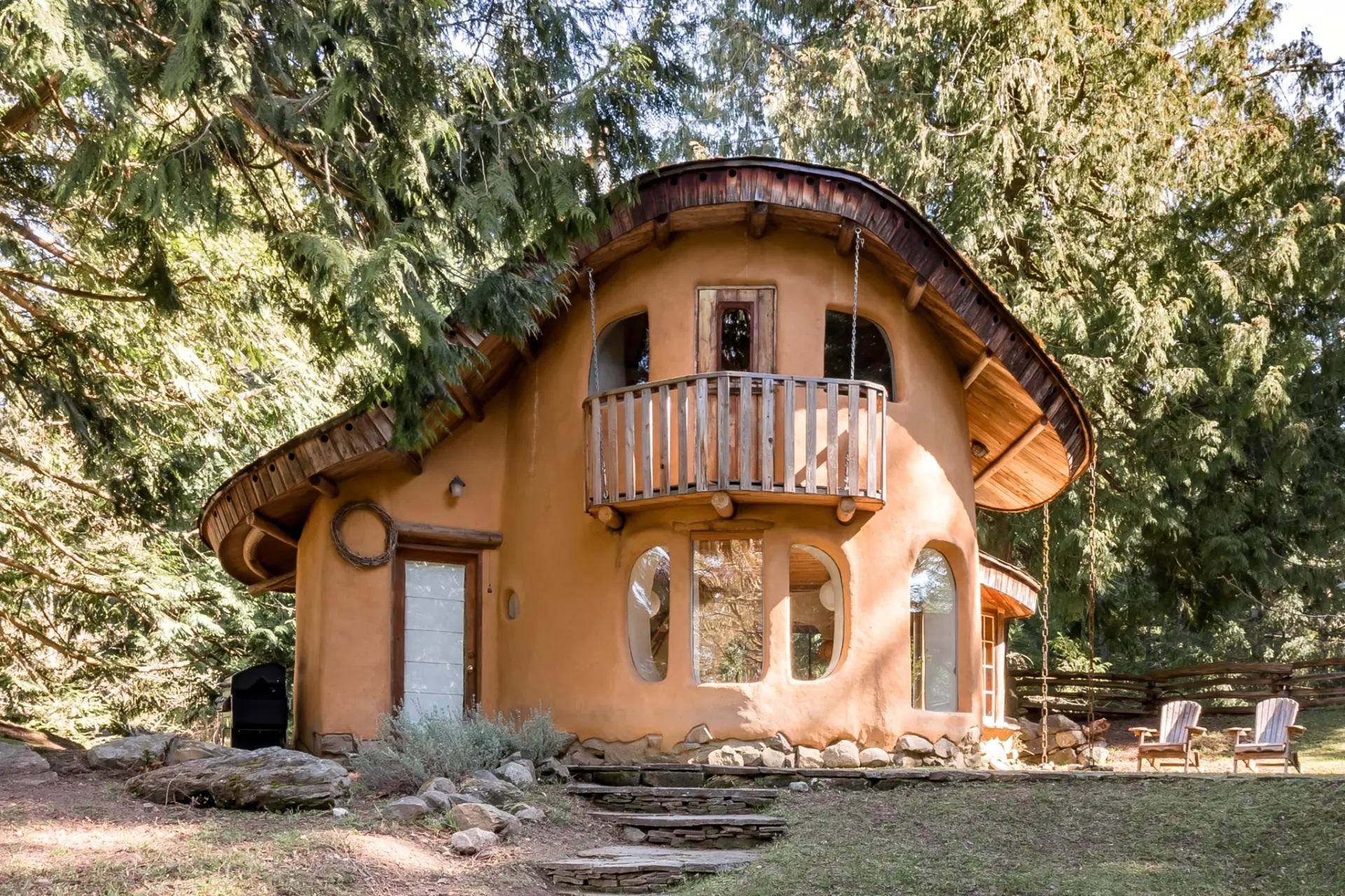 Airbnb backyard home